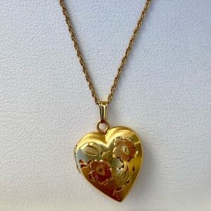 Fred Meyers 14K Gold Heart Locket